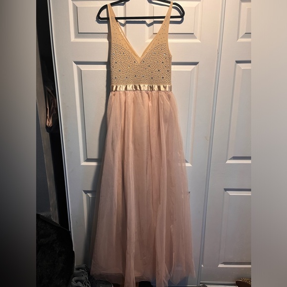 Beautiful pale pink embellished ball gown - Picture 6 of 7